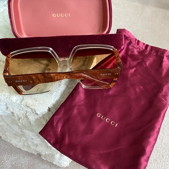 Women’s Gucci sunglasses marble in color, large lens - Picture 2 of 3